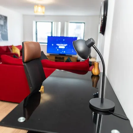 2ndhomestays-digbeth-birmingham I Sleeps 6 I Contractors I Insurance & Relocating Guests I Free Parking Apartment Birmingham