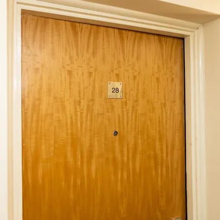 2ndhomestays-digbeth-birmingham I Sleeps 6 I Contractors I Insurance & Relocating Guests I Free Parking Apartment *