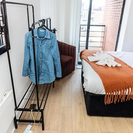 2ndhomestays-digbeth-birmingham I Sleeps 6 I Contractors I Insurance & Relocating Guests I Free Parking * Birmingham