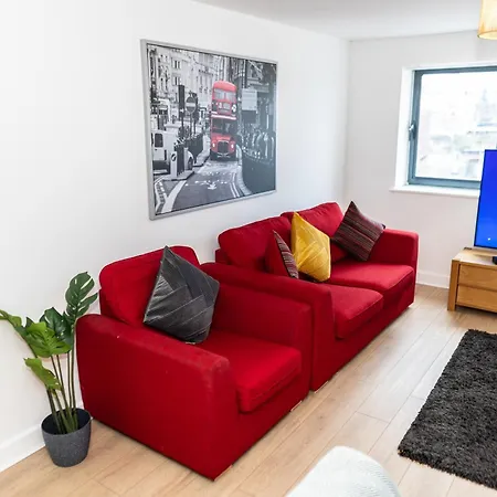 2ndhomestays-digbeth-birmingham I Sleeps 6 I Contractors I Insurance & Relocating Guests I Free Parking Apartment