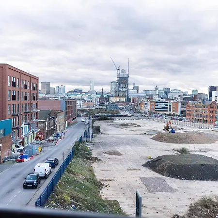 2ndhomestays-digbeth-birmingham I Sleeps 6 I Contractors I Insurance & Relocating Guests I Free Parking Apartment *
