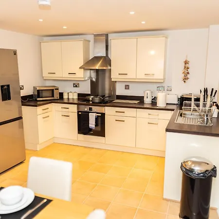 2ndhomestays-digbeth-birmingham I Sleeps 6 I Contractors I Insurance & Relocating Guests I Free Parking Apartment *